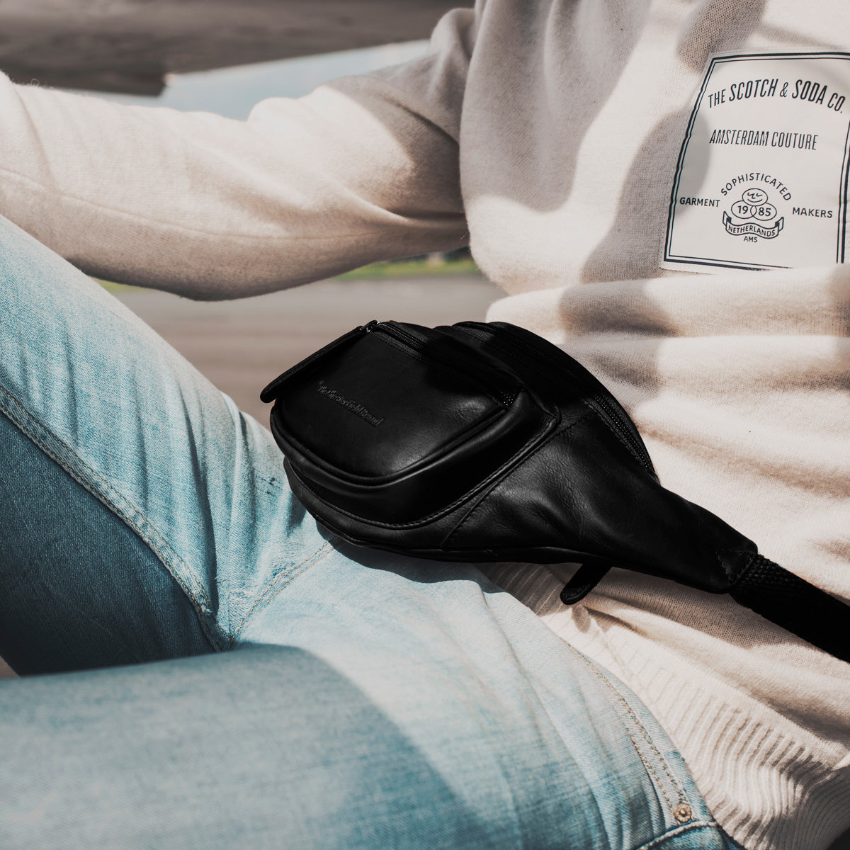 Jack Full-Grain Leather Belt Bag voor Dames - Structured Side Profile Showing Gusset Depth &amp; Expansion Capacity