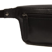 
Solid Antique Brass Hardware & Heavy-Duty Dual Zipper Detail on Toronto Leren heuptas