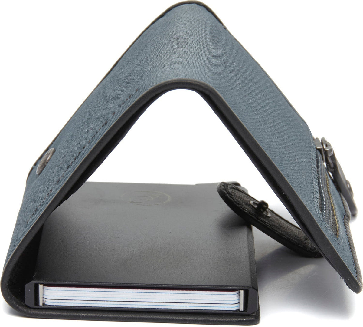 Delsbo Full-Grain Leather Card Holder voor Dames - Structured Side Profile Showing Gusset Depth &amp; Expansion Capacity