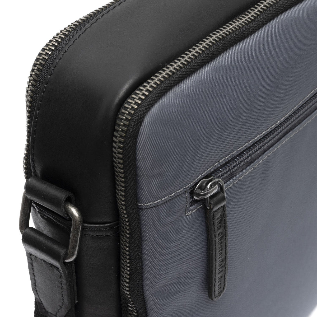 
Binnenweergave Showing Dedicated Padded Laptop Sleeve & Multi-Compartment Organization