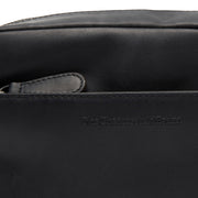 
Binnenweergave Showing Dedicated Padded Laptop Sleeve & Multi-Compartment Organization