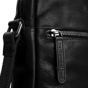 Solid Antique Brass Hardware &amp; Heavy-Duty Dual Zipper Detail on Dessau Full-Grain Leather Crossbody Bag voor Heren