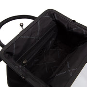Close-Up Detail of Classic Collar &amp; Heavy-Duty Zipper Hardware on Chili Full-Grain Leather Handbag voor Dames