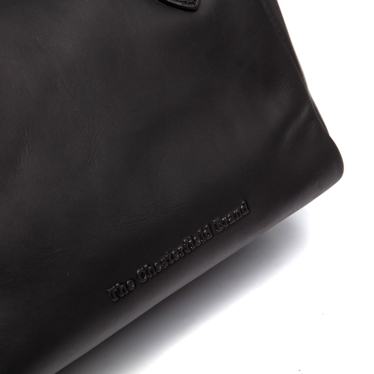 Chili Full-Grain Leather Handbag voor Dames - Lateral Side Profile View Showing Sleeve Cut &amp; Athletic Taper Fit
