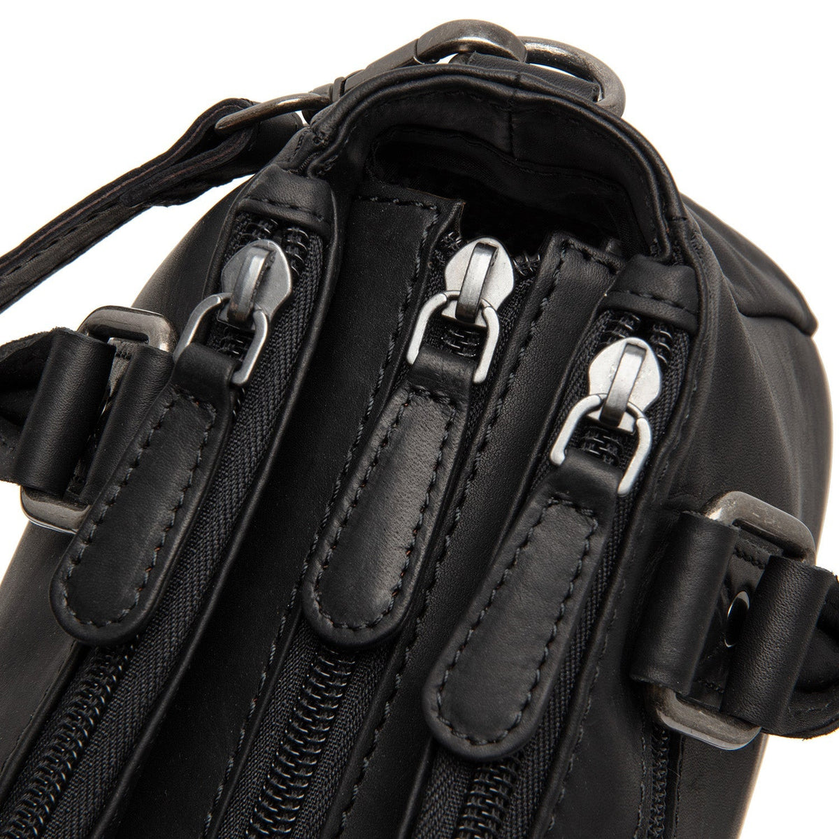 Fenja Full-Grain Leather Handbag voor Dames - Lateral Side Profile View Showing Sleeve Cut &amp; Athletic Taper Fit