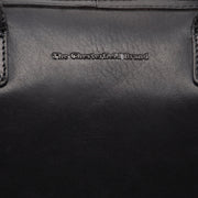 Close-Up Detail of Classic Collar &amp; Heavy-Duty Zipper Hardware on Langton Full-Grain Leather Handbag voor Dames