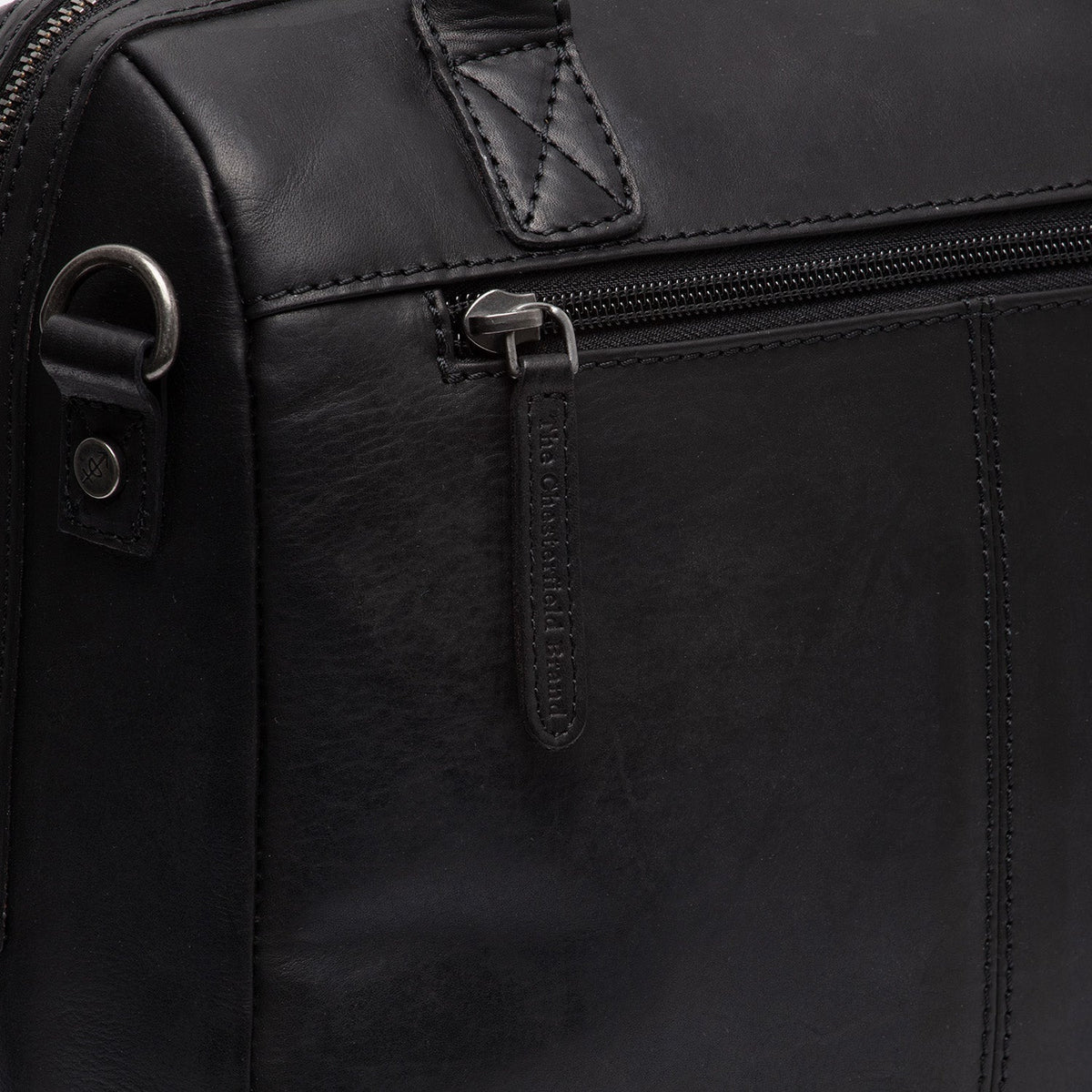 Tailored Rib Cuffs &amp; Hem Craftsmanship Construction Detail on Langton Full-Grain Leather Handbag voor Dames