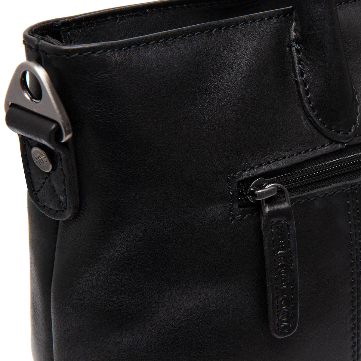 Close-Up Detail of Classic Collar &amp; Heavy-Duty Zipper Hardware on Pergamino Full-Grain Leather Handbag voor Dames