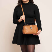Styled Fit Perspective of Rachael Full-Grain Leather Handbag voor Dames on Model - Natural Daylight Drape