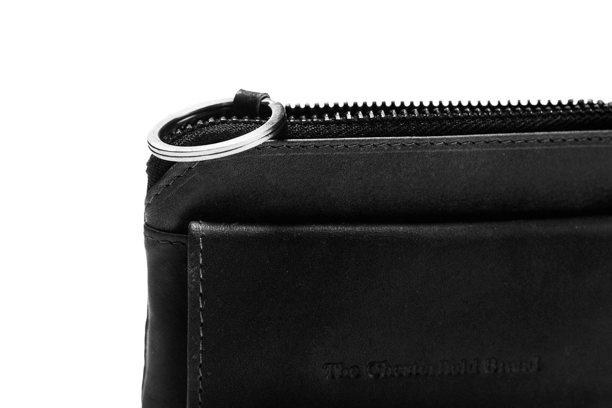 Oliver Full-Grain Leather Key Case voor Dames - Lateral Side Profile View Showing Sleeve Cut &amp; Athletic Taper Fit