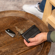 Torano Full-Grain Leather Key Case voor Dames - Lateral Side Profile View Showing Sleeve Cut &amp; Athletic Taper Fit