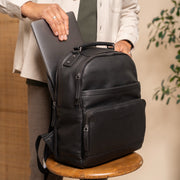 Austin Full-Grain Leather Laptop Backpack voor Dames - Structured Side Profile Showing Gusset Depth &amp; Expansion Capacity