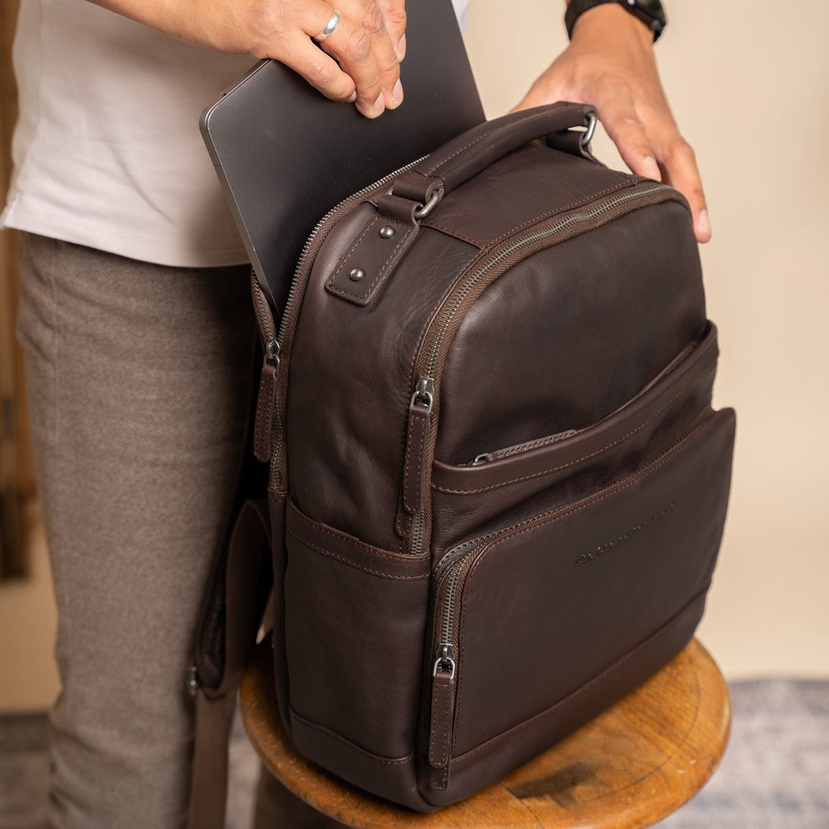 Austin Full-Grain Leather Laptop Backpack voor Dames – alternate product view 3