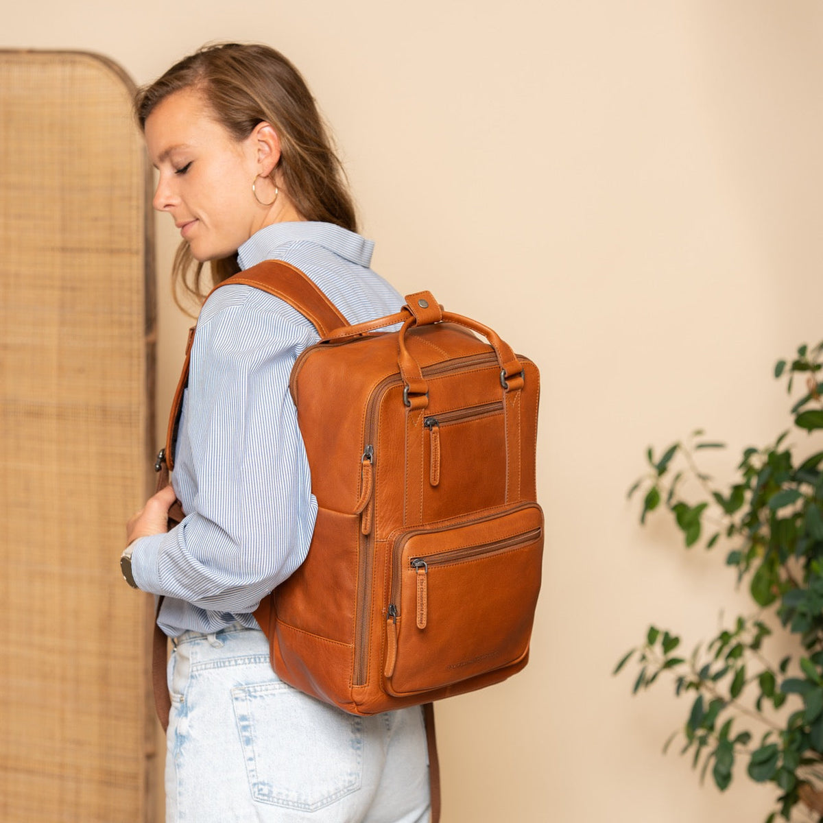 Calden Full-Grain Leather Laptop Backpack voor Dames – alternate product view 3