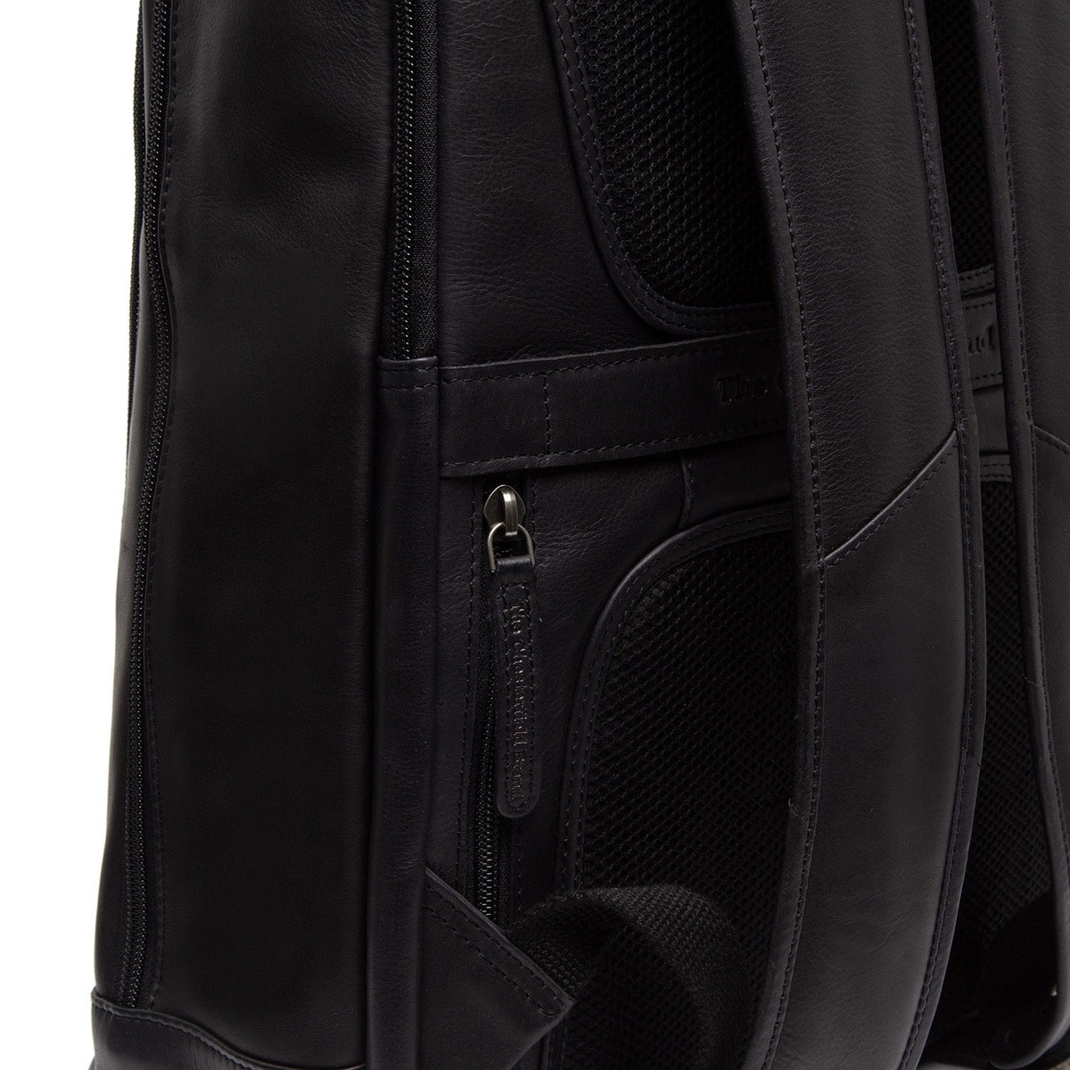 Solid Antique Brass Hardware &amp; Heavy-Duty Dual Zipper Detail on Detroit Full-Grain Leather Laptop Backpack voor Dames