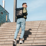 Savona Full-Grain Leather Laptop Backpack voor Dames - Structured Side Profile Showing Gusset Depth &amp; Expansion Capacity