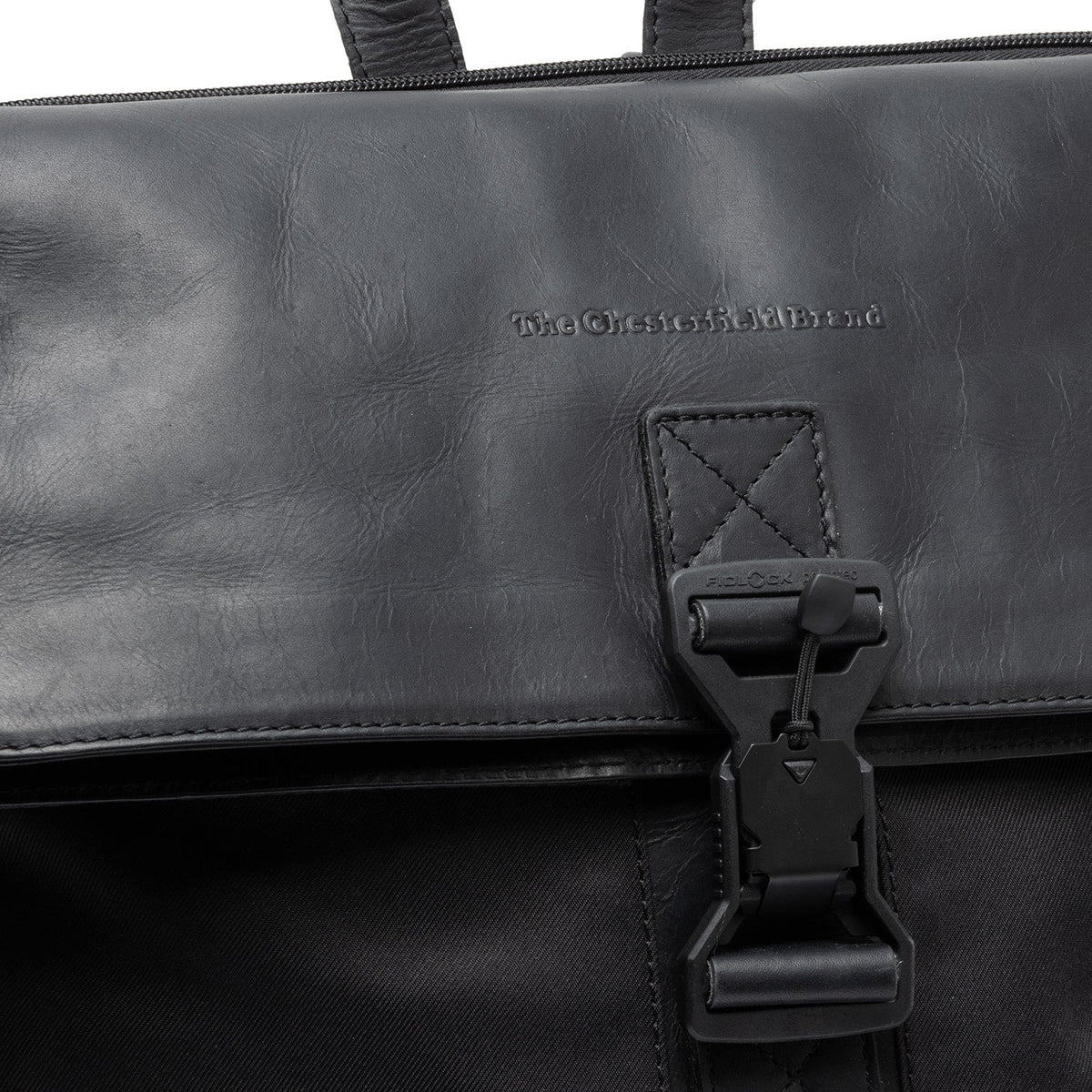 Solid Antique Brass Hardware &amp; Heavy-Duty Dual Zipper Detail on Trondheim Full-Grain Leather Laptop Backpack voor Dames