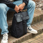 Trondheim Full-Grain Leather Laptop Backpack voor Dames - Structured Side Profile Showing Gusset Depth &amp; Expansion Capacity