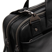 Solid Antique Brass Hardware &amp; Heavy-Duty Dual Zipper Detail on Iseo Full-Grain Leather Laptop Bag voor Heren