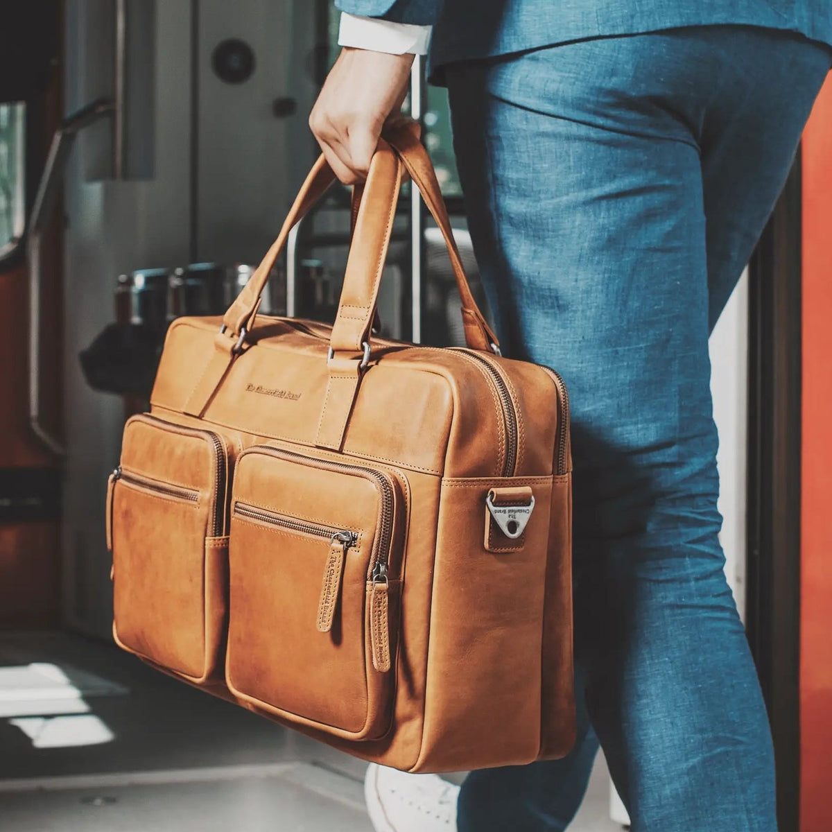 Misha Full-Grain Leather Laptop Bag voor Dames – alternate product view 2
