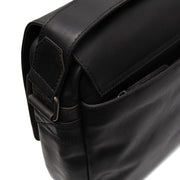 Solid Antique Brass Hardware &amp; Heavy-Duty Dual Zipper Detail on Richard Full-Grain Leather Laptop Bag voor Heren