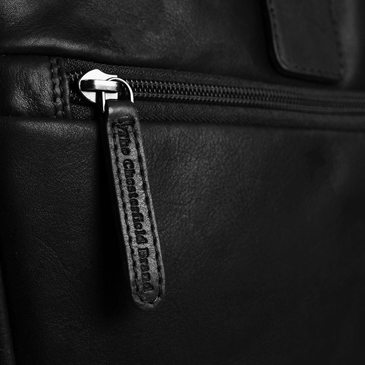 Binnenweergave Showing Dedicated Padded Laptop Sleeve & Multi-Compartment Organization
