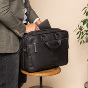 Seth Full-Grain Leather Laptop Bag voor Heren - Structured Side Profile Showing Gusset Depth &amp; Expansion Capacity