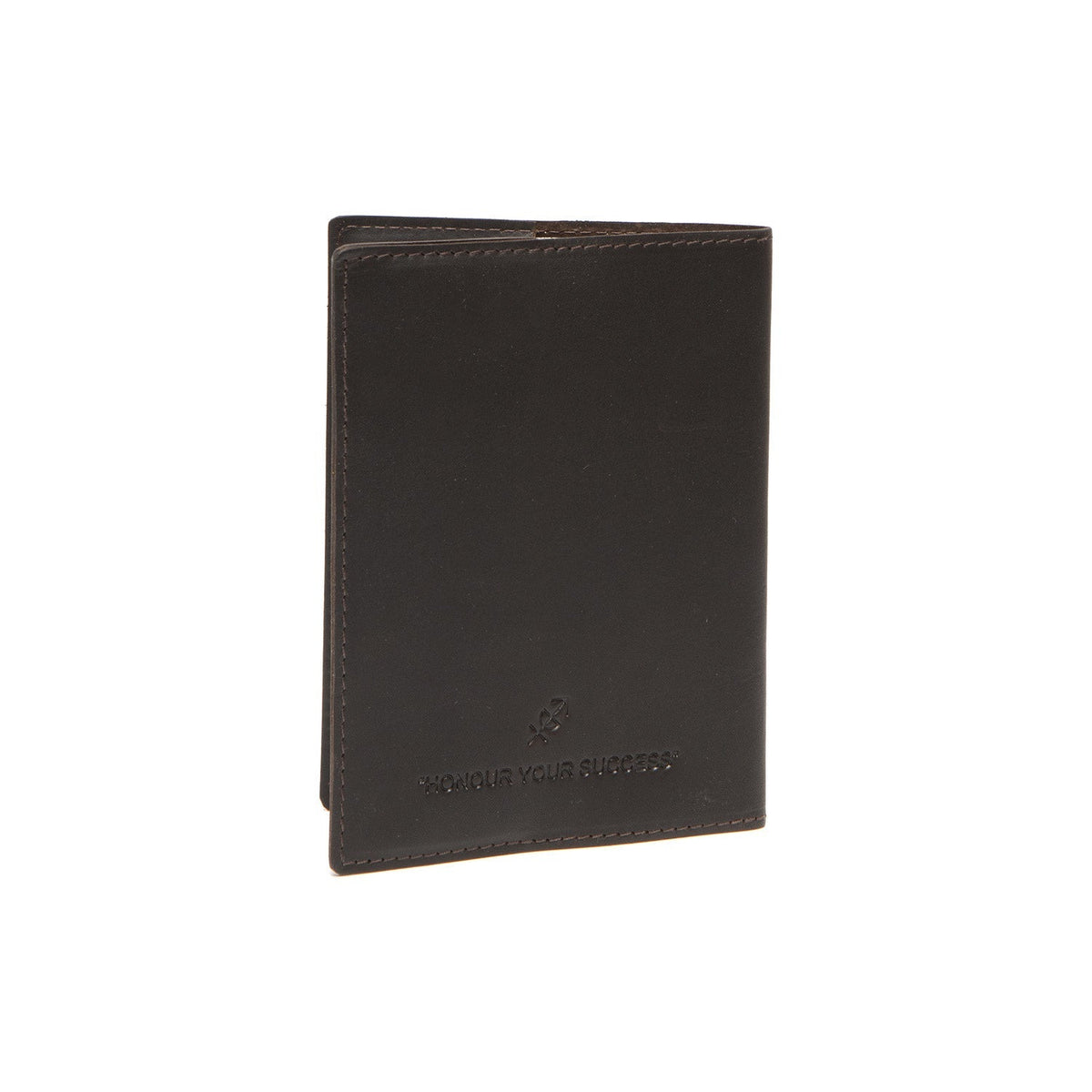Styled Fit Perspective of Leather Passport Case voor Dames on Model - Natural Daylight Drape