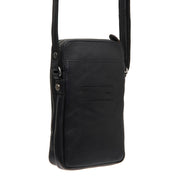
Tailored Rib Cuffs & Hem Craftsmanship Construction Detail on Alesund Volnerfleer Phone Bag