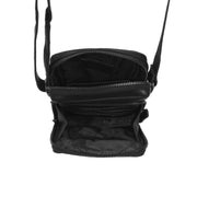 Close-Up Detail of Classic Collar &amp; Heavy-Duty Zipper Hardware on Hamilton Full-Grain Leather Phone Bag voor Dames