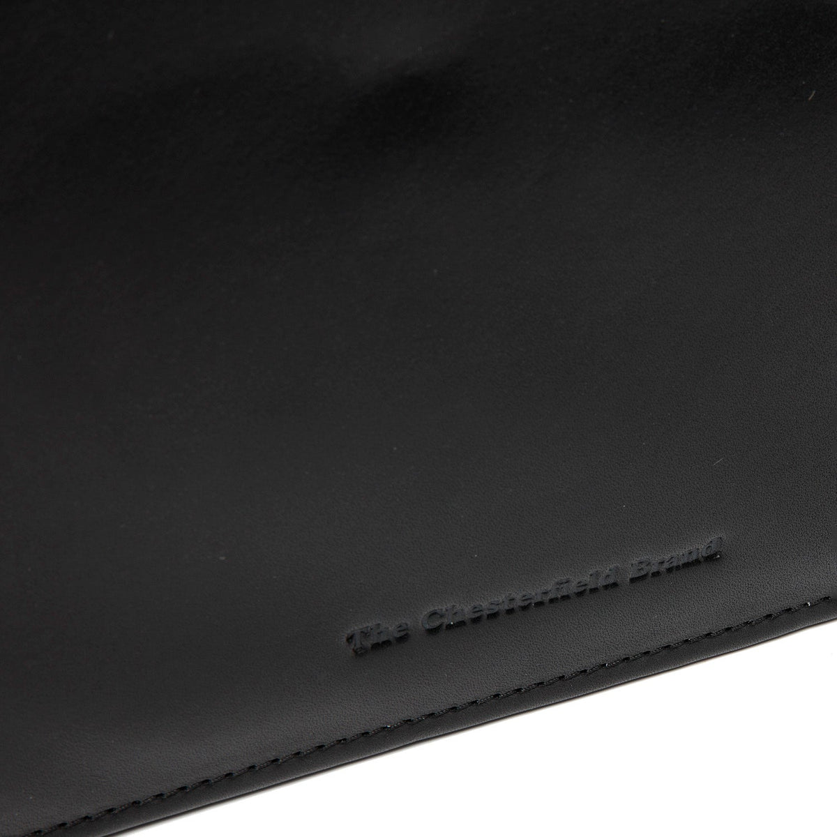Close-Up Detail of Classic Collar &amp; Heavy-Duty Zipper Hardware on Leather Portfolio Moreton voor Dames