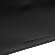 Close-Up Detail of Classic Collar &amp; Heavy-Duty Zipper Hardware on Leather Portfolio Moreton voor Dames