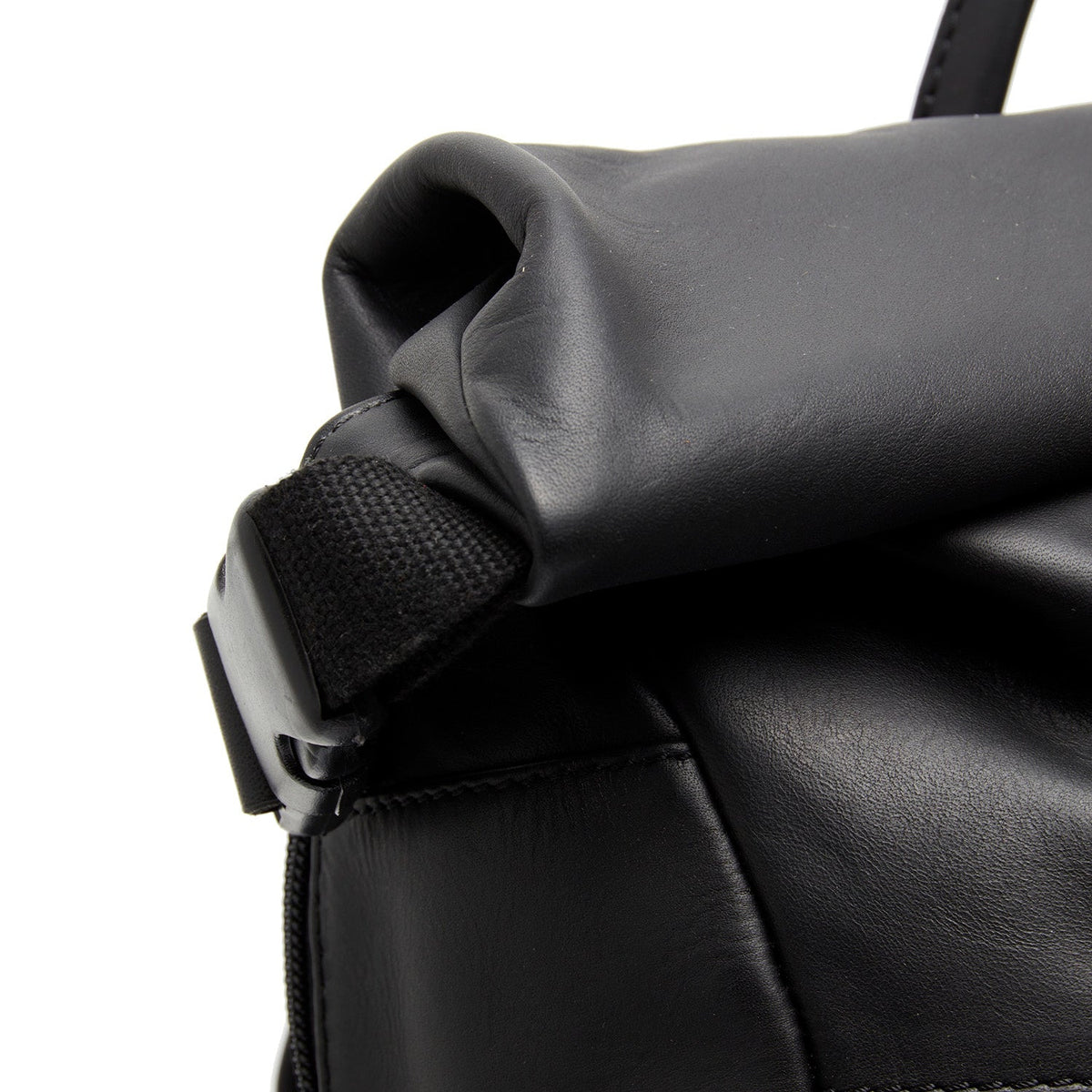 Mazara Full-Grain Leather Roll-top Backpack voor Dames - Structured Side Profile Showing Gusset Depth &amp; Expansion Capacity
