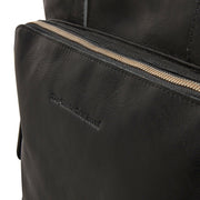 Solid Antique Brass Hardware &amp; Heavy-Duty Dual Zipper Detail on Alicante Full-Grain Leather Shopper voor Dames