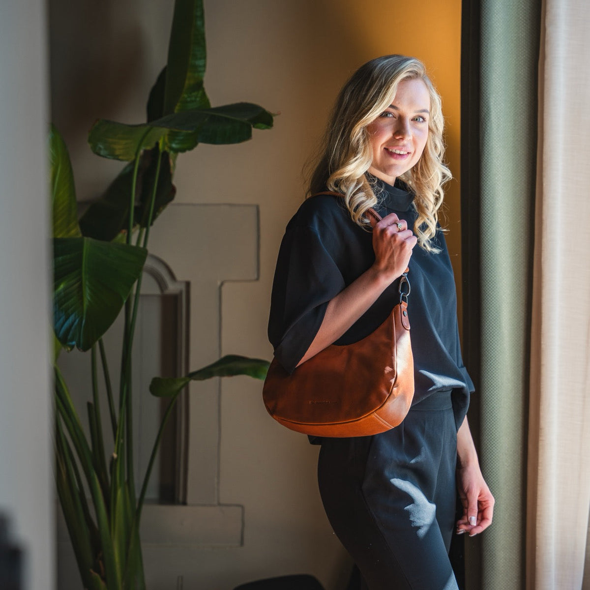 Alexandria Full-Grain Leather Shoulder Bag voor Dames – alternate product view 3
