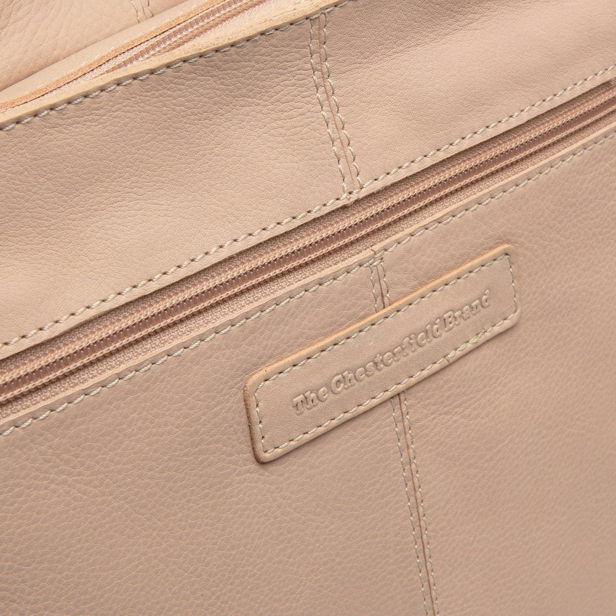 Astero Full-Grain Leather Shoulder Bag voor Dames - Structured Side Profile Showing Gusset Depth &amp; Expansion Capacity