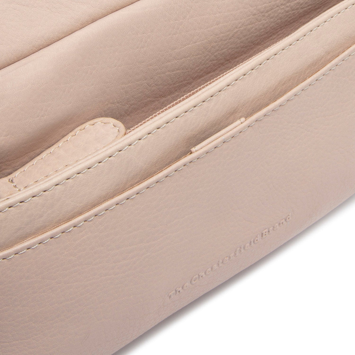 Solid Antique Brass Hardware &amp; Heavy-Duty Dual Zipper Detail on Liora Full-Grain Leather Shoulder Bag voor Dames