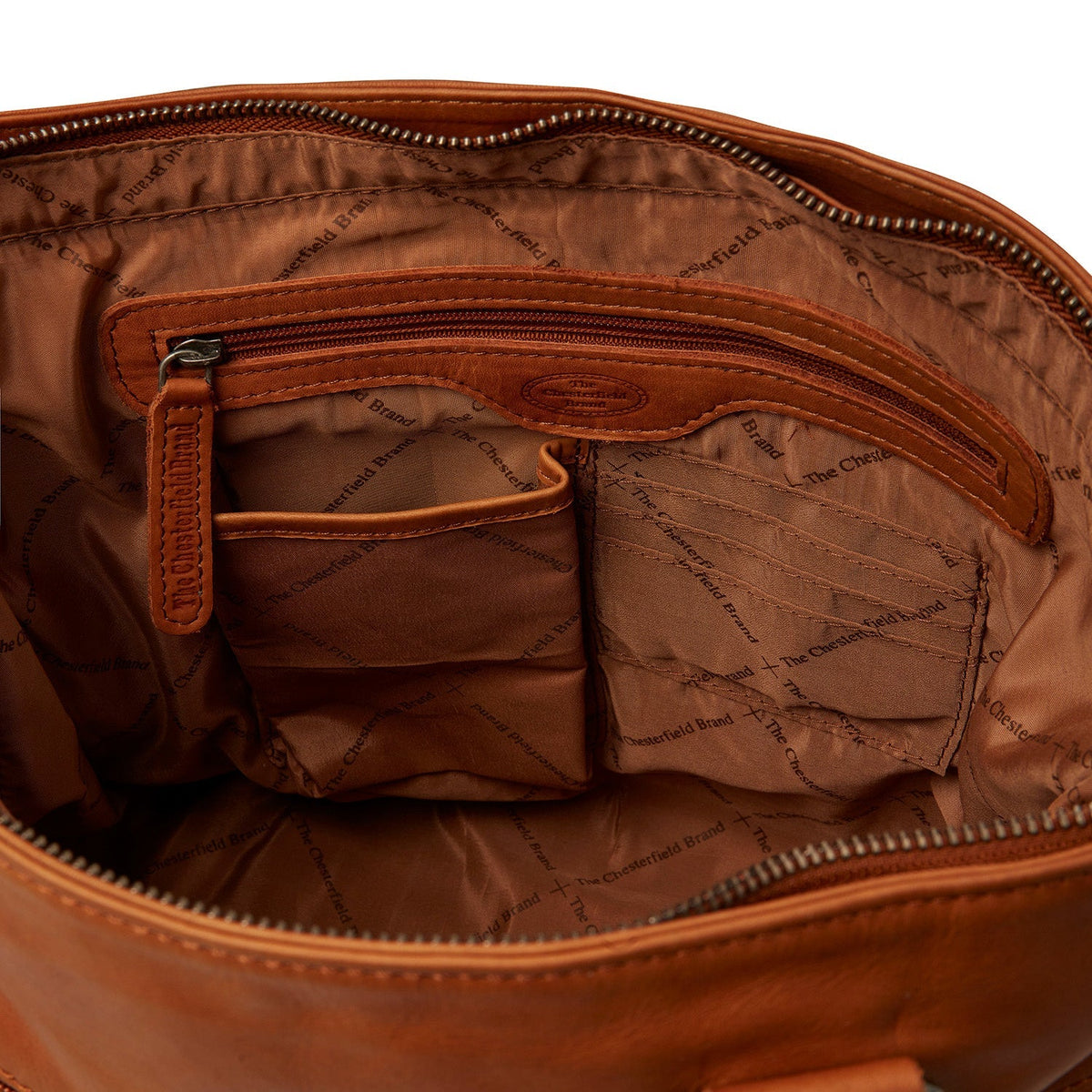 Solid Antique Brass Hardware &amp; Heavy-Duty Dual Zipper Detail on Rome Full-Grain Leather Shoulder Bag voor Dames