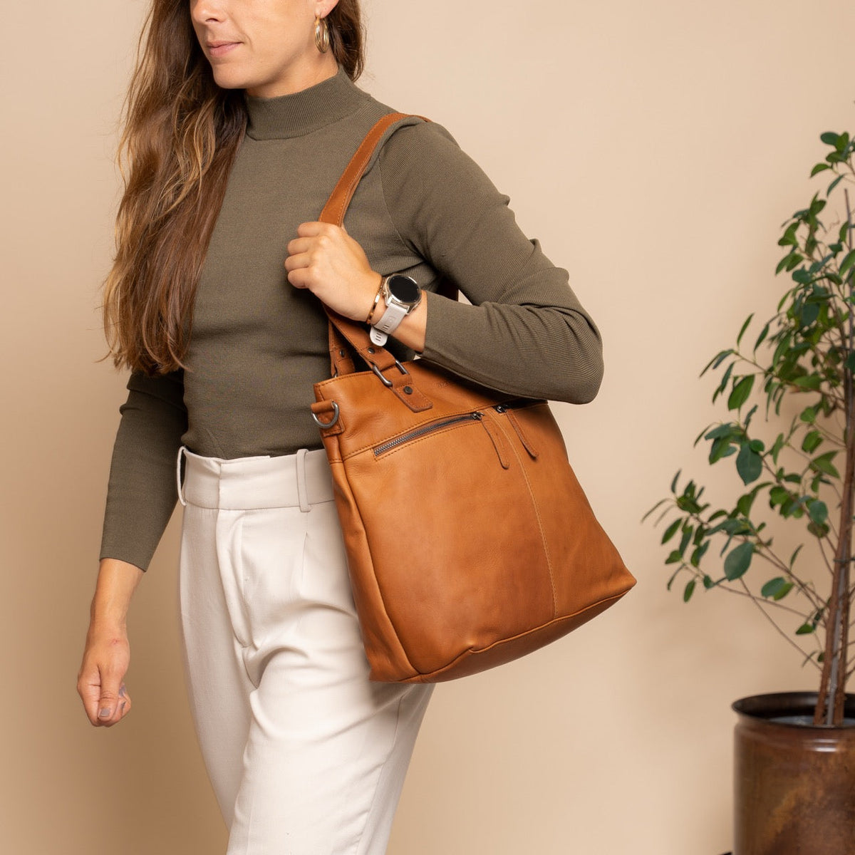 Rome Full-Grain Leather Shoulder Bag voor Dames - Structured Side Profile Showing Gusset Depth &amp; Expansion Capacity