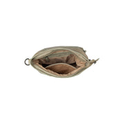 
Solid Antique Brass Hardware & Heavy-Duty Dual Zipper Detail on Sintra Leren schoudertas
