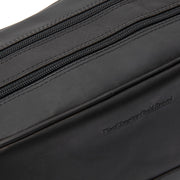 Tailored Rib Cuffs &amp; Hem Craftsmanship Construction Detail on Stacey Full-Grain Leather Toiletry Bag voor Dames