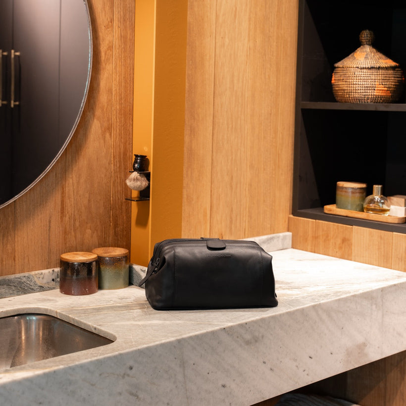Vince Full-Grain Leather Toiletry Bag voor Dames