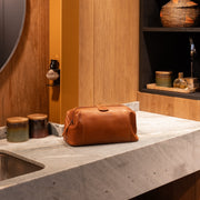 Vince Full-Grain Leather Toiletry Bag voor Dames – alternate product view 3
