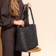 Ferrera Full-Grain Leather Tote Bag voor Dames - Structured Side Profile Showing Gusset Depth &amp; Expansion Capacity