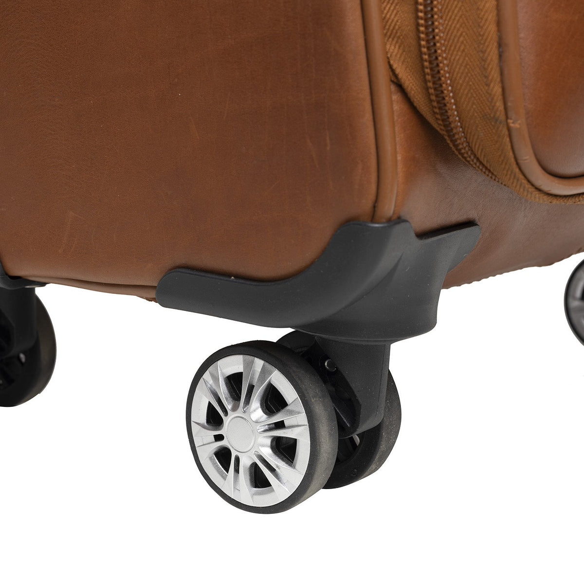 Close-Up Detail of Classic Collar &amp; Heavy-Duty Zipper Hardware on Leather Trolley Key Largo voor Dames