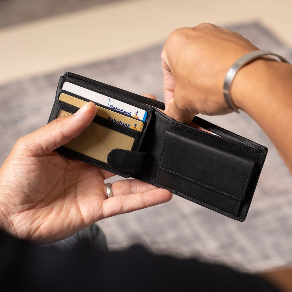 Marvin Full-Grain Leather Wallet voor Heren - Structured Side Profile Showing Gusset Depth &amp; Expansion Capacity