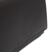 Solid Antique Brass Hardware &amp; Heavy-Duty Dual Zipper Detail on Mirthe Full-Grain Leather Wallet voor Dames