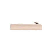 
Solid Antique Brass Hardware & Heavy-Duty Dual Zipper Detail on Valetta Leren portemonnee