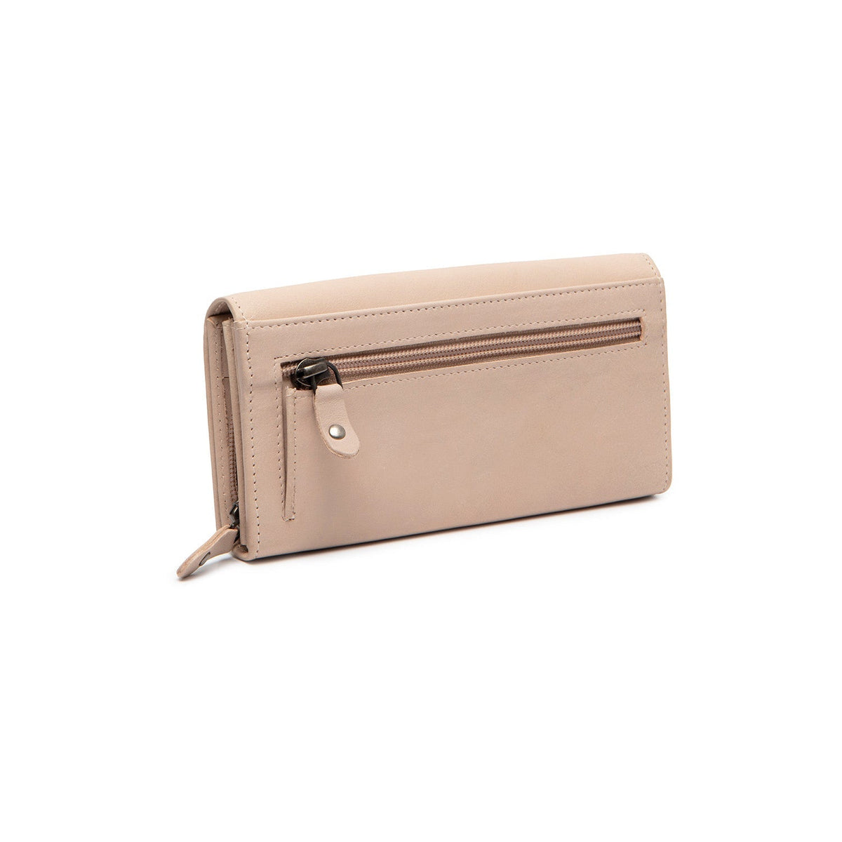 
100% Full-Grain Wax Pull-Up 100% Full-Grain Leather Grain Texture & Handcrafted Patina Detail
