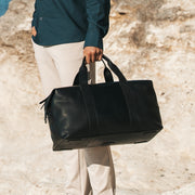 Conor Full-Grain Leather Weekender Bag voor Dames - Structured Side Profile Showing Gusset Depth &amp; Expansion Capacity